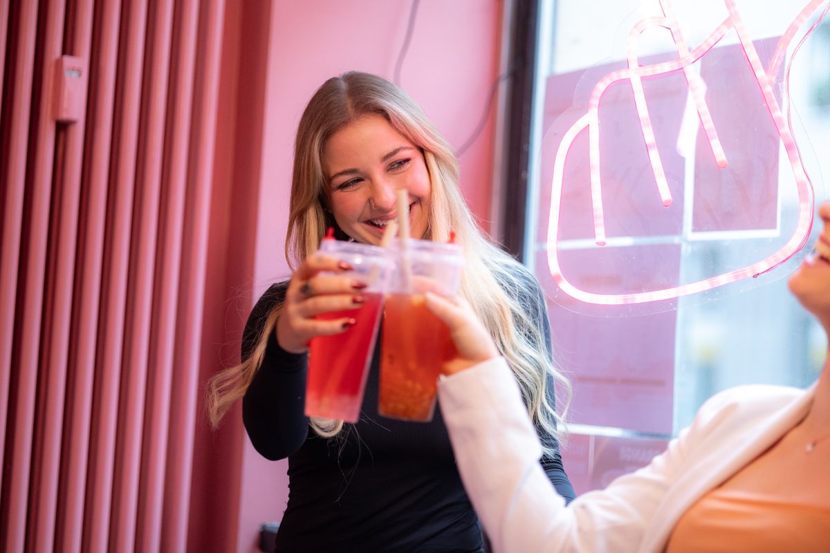 Friends enjoying Kraft Tea bubble tea together